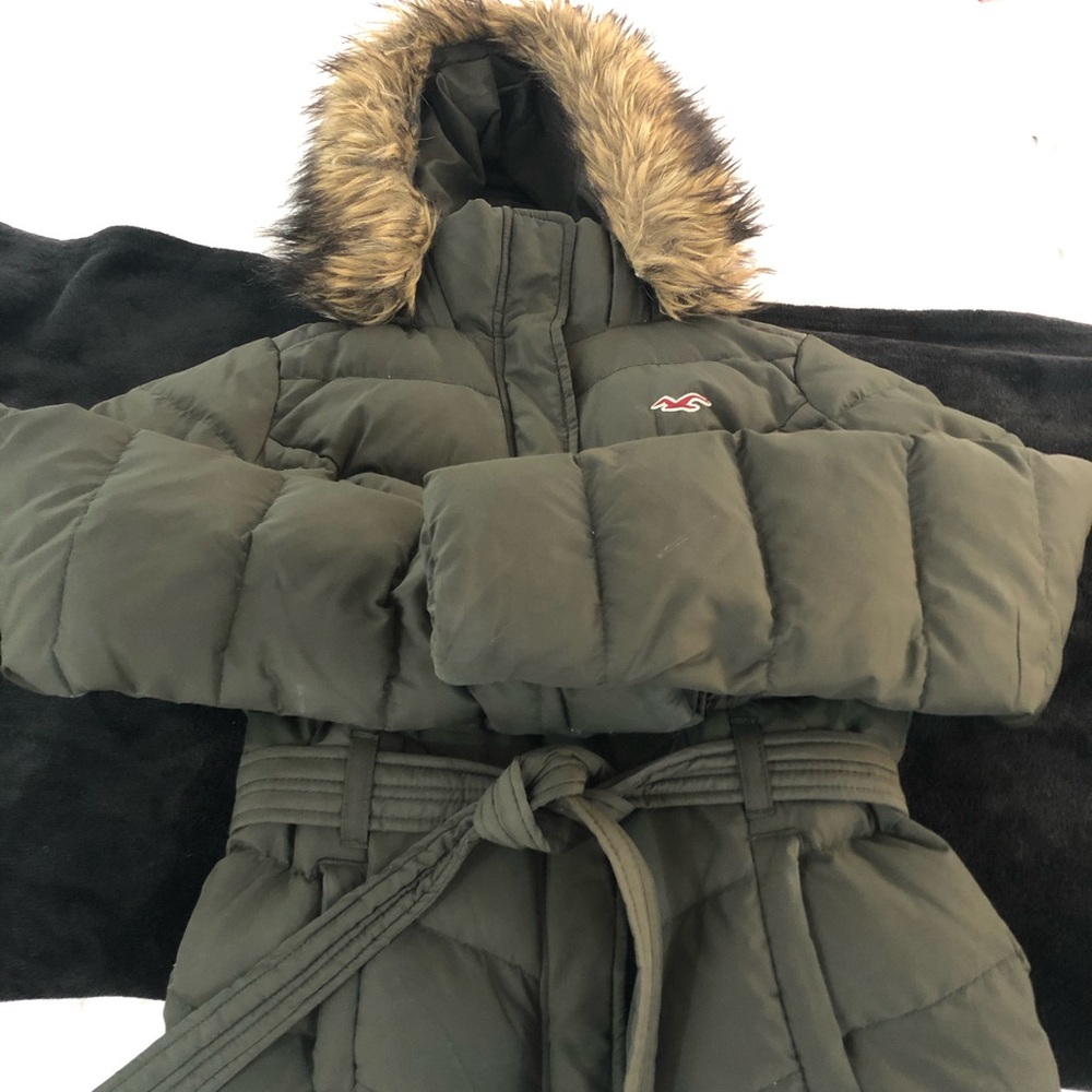 Hollister puffer jacket with faux fur hood